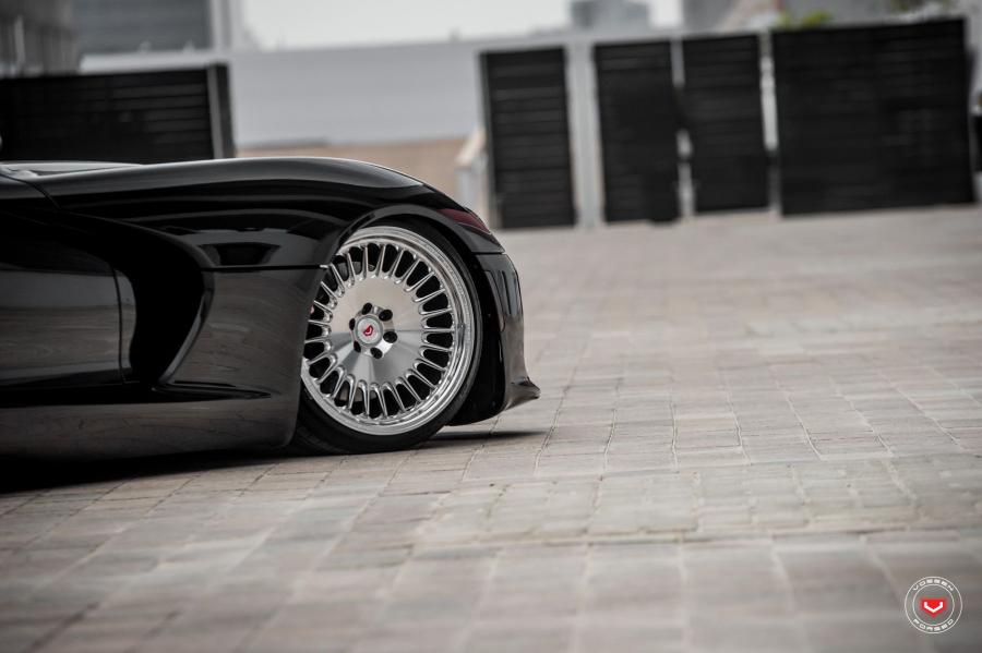Детали экстерьера Dodge Viper SRT on Vossen Wheels (ML-R1) 2019 года  (фото 16 из 24)